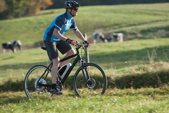 Magnetic pogopin charging connector solution for electric bicycle